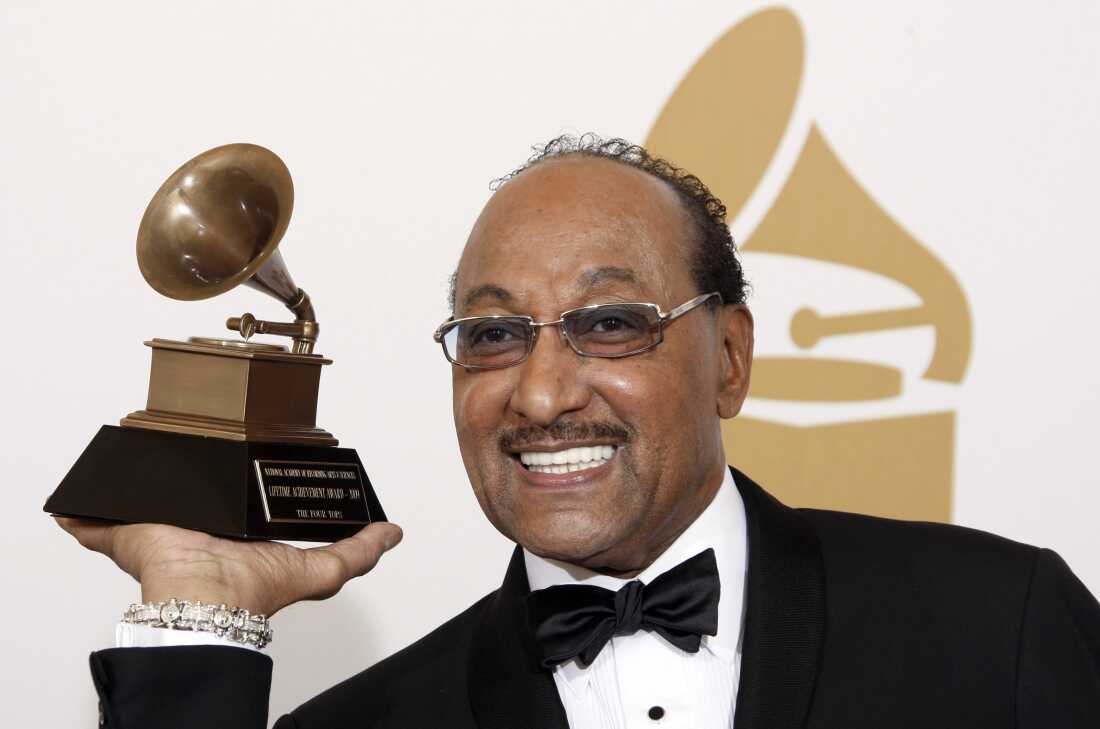 Duke Fakir holds a lifetime achievement award backstage at the 51st Annual Grammy Awards in Los Angeles on Feb.  8, 2009. Fakir, the last of the original Four Tops, died Monday of a heart attack at age 88.